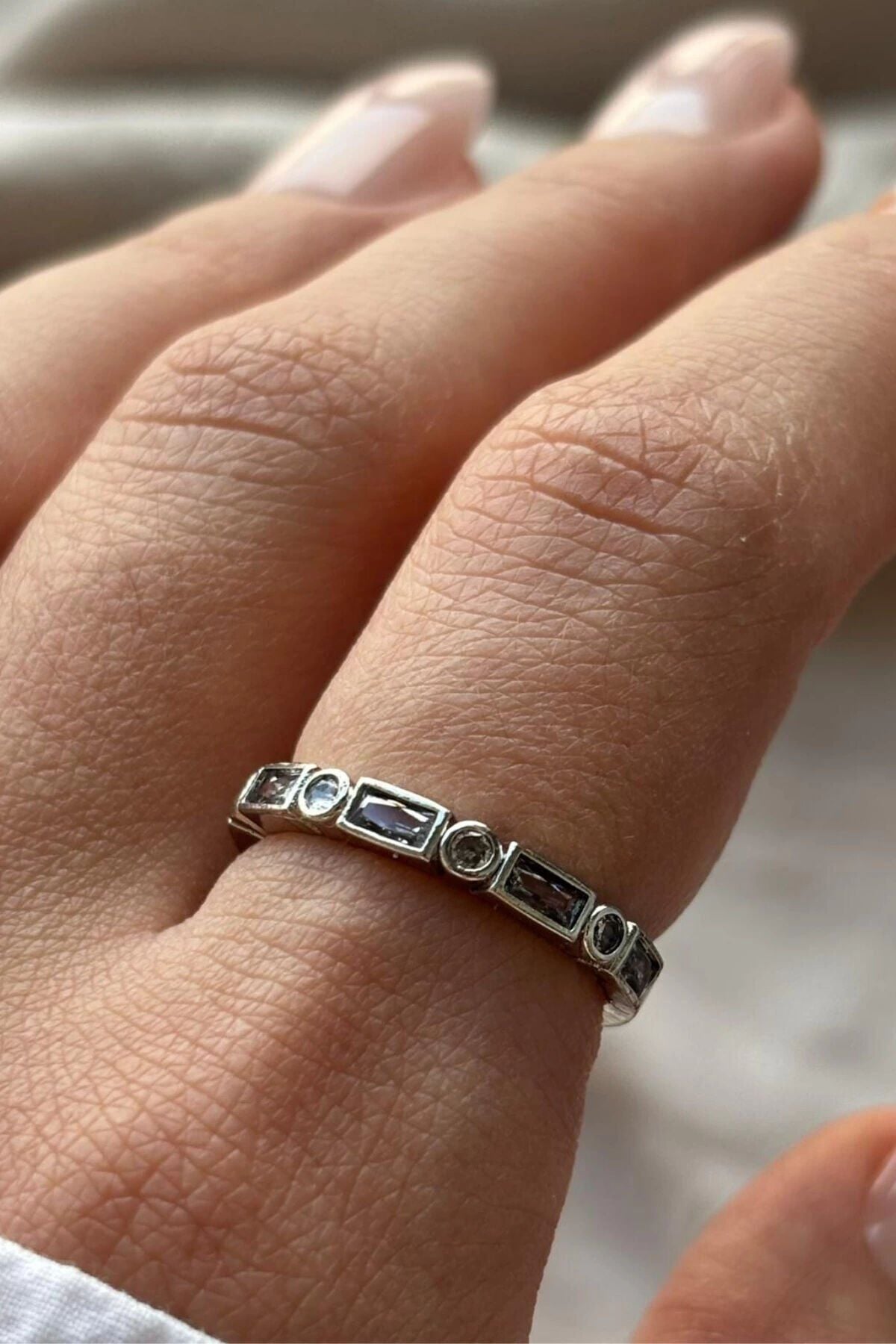 Sequence Yuvarlak Ve Dikdörtgen Taş Sıralı Dizilim Ayarlanabilir Kadın Yüzük Gümüş