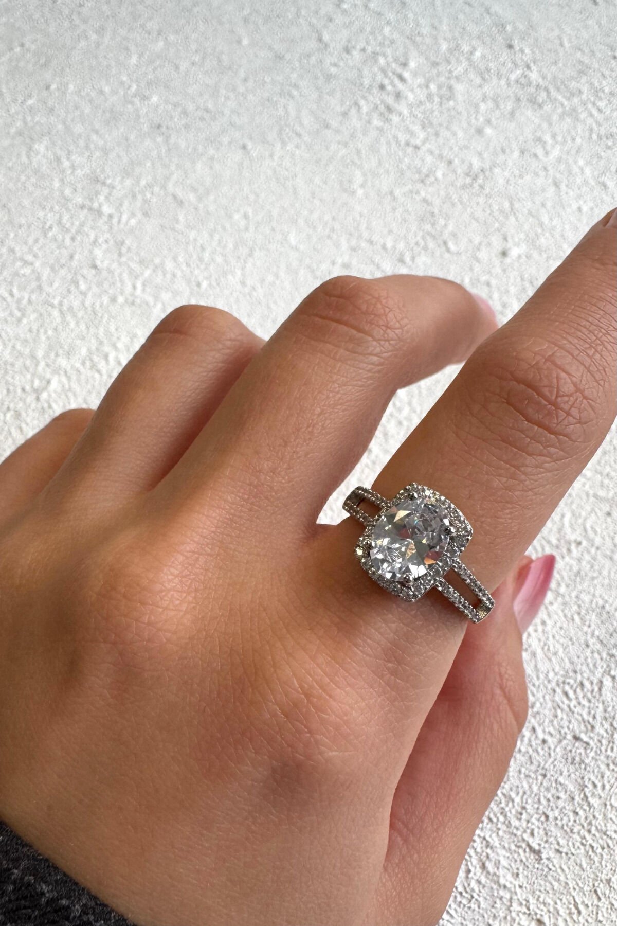 Premium Seri Valoria Zirkon Taşlı Tek Taş Tasarım Ayarlanabilir Kadın Çelik Yüzük