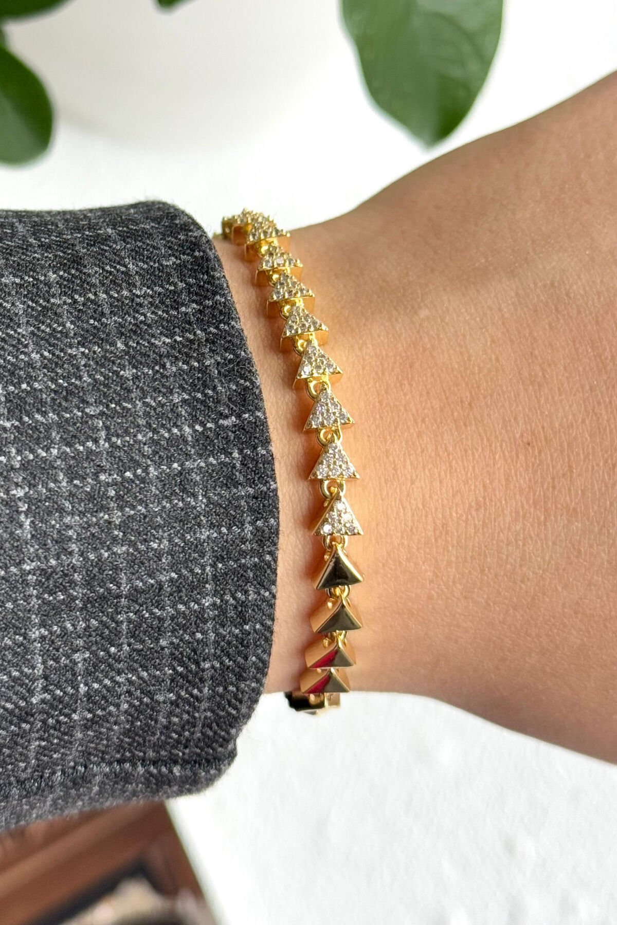 Özel Seri Kuyumcu İşçiliği Kararmaz Renk Atmaz Üçgen Tasarım Zirkon Taş Kadın Çelik Bileklik Kelepçe