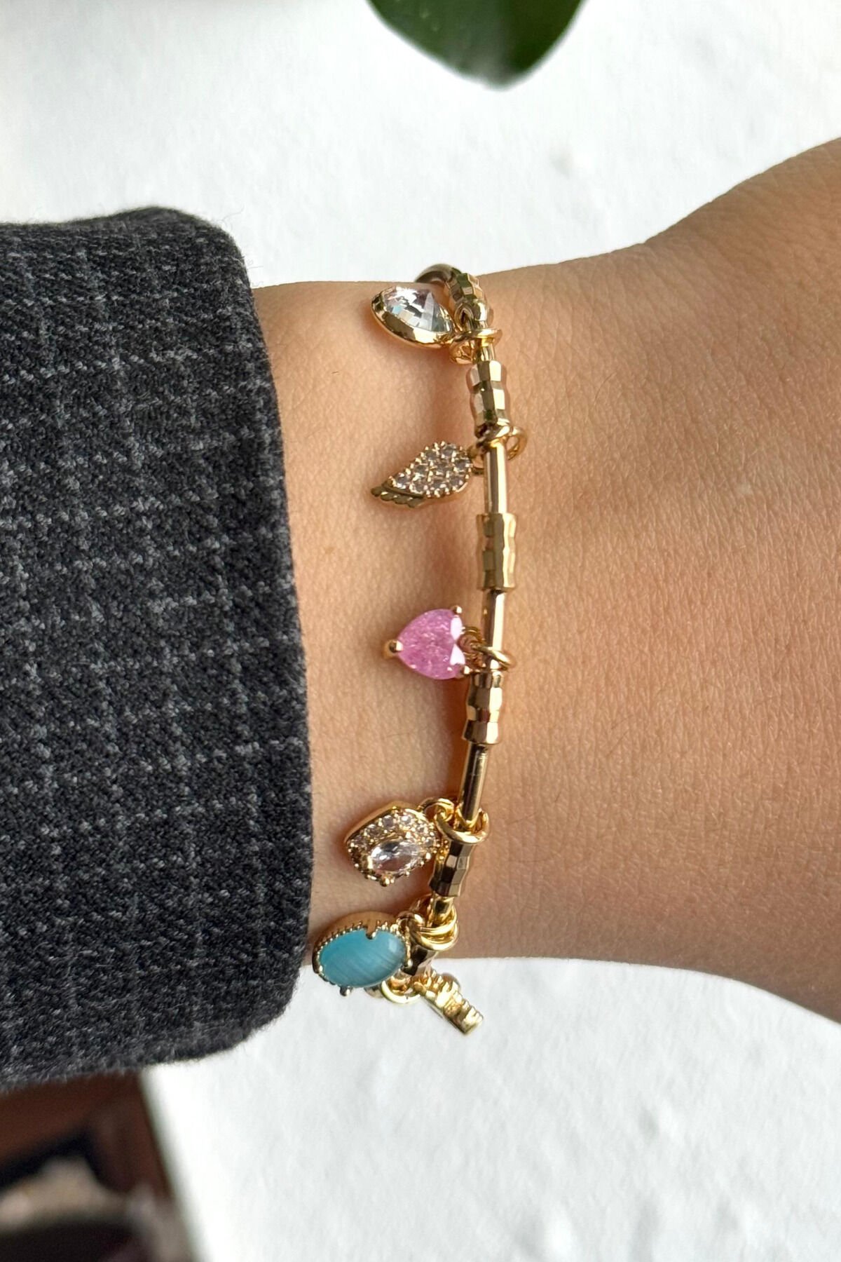 Premium Seri Renkli Taşlı Yonca Charmlı Ayarlanabilir Kadın Çelik Bileklik Kelepçe