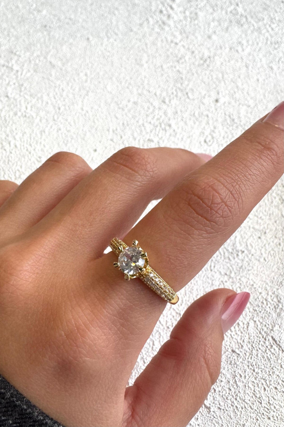 Premium Seri Royal Promise Yarım Tur Taşlı Tek Taş Tasarım Ayarlanabilir Kadın Çelik Yüzük