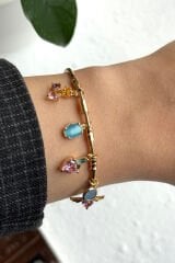 Premium Seri Renkli Taşlı Kalp Charmlı Ayarlanabilir Kadın Çelik Bileklik Kelepçe